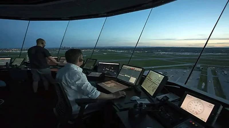 خلل مجهول يوقف حركة الطيران في كندا