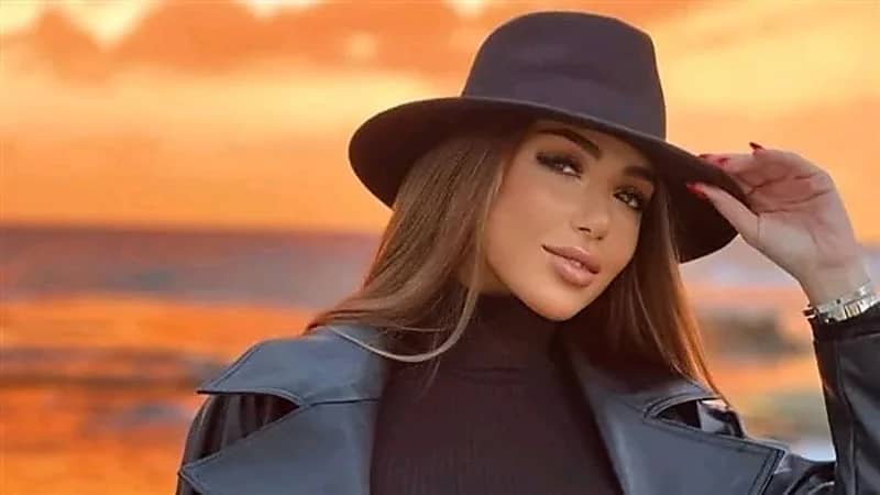 سارة سلامة تخطف أنظار جمهورها لحظة غروب الشمس