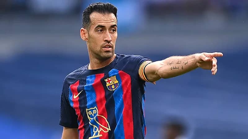 النصر ضمن خيارات لاعب برشلونة "بوسكيتس"