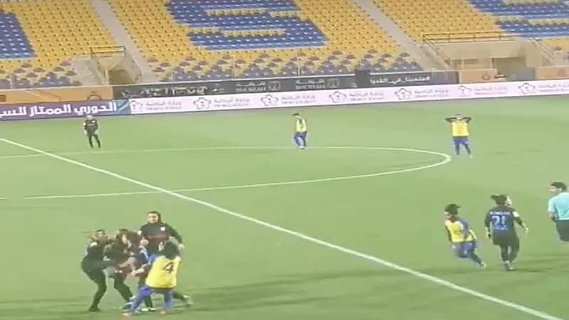 شاهد.. مشاجرة بين لاعبات النصر واليمامة للسيدات 