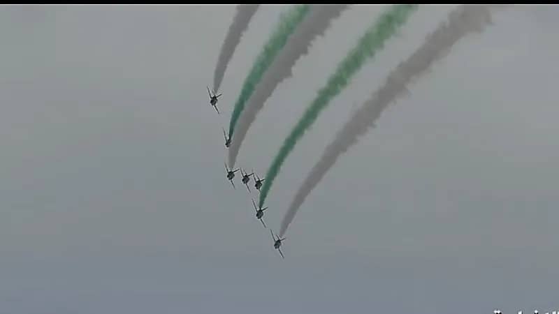 شاهد.. "الصقور السعودية" تزين سماء الجبيل في يوم التأسيس