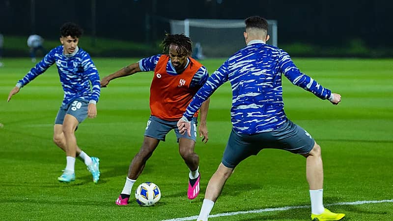 لاعب الهلال يقترب من الجاهزية لمواجهة الدحيل