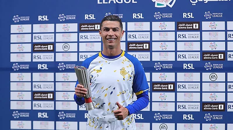 رونالدو بعد فوزه بجائزة أفضل لاعب: فخور لكوني جزءًا من هذا الفريق