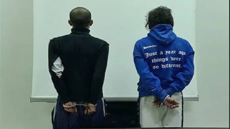 ضبط مواطنين لعرضهما وترويجهما مواد مخدرة عبر مواقع التواصل بالرياض