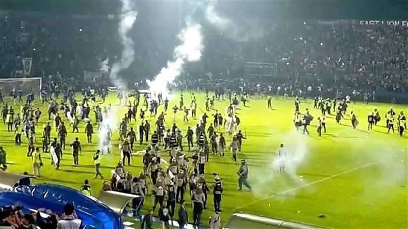 إندونيسيا..سجن مسؤول رياضي متهم بالإهمال في حادث التدافع المميت