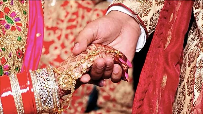 هندي يترك عروسه بسبب درجاتها في الاختبارات