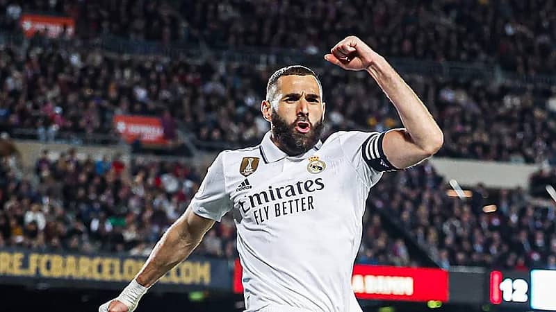 ريال مدريد يسحق برشلونة في ملعبه برباعية بنزيما