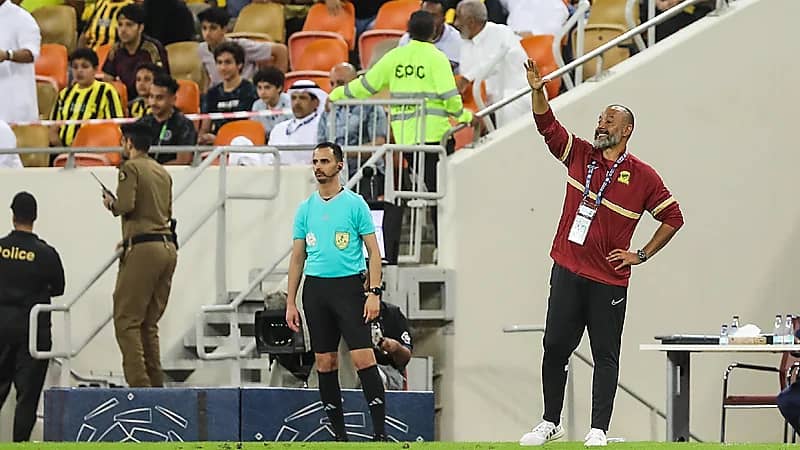 مدرب الاتحاد يحذر 5 لاعبين من الإيقاف