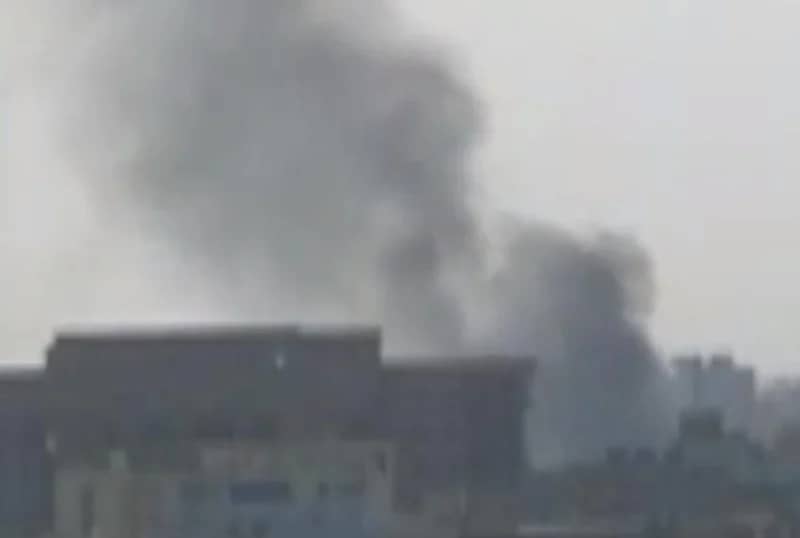 شاهد.. أعمدة الدخان تتصاعد في سماء الخرطوم