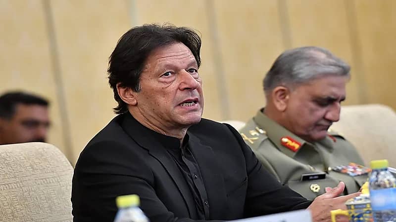 عمران خان أمام المحكمة: اختطفوني وضربوني