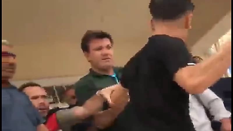 عراك بين ناخبين في مراكز الاقتراع في تركيا (فيديو)