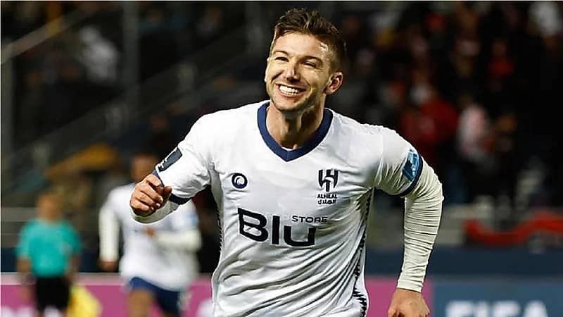 نادِِ إسباني يقدم عرضا لـ فييتو