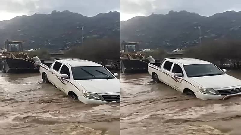 لحظة سحب سيارة من السيول بالمخواة (فيديو)