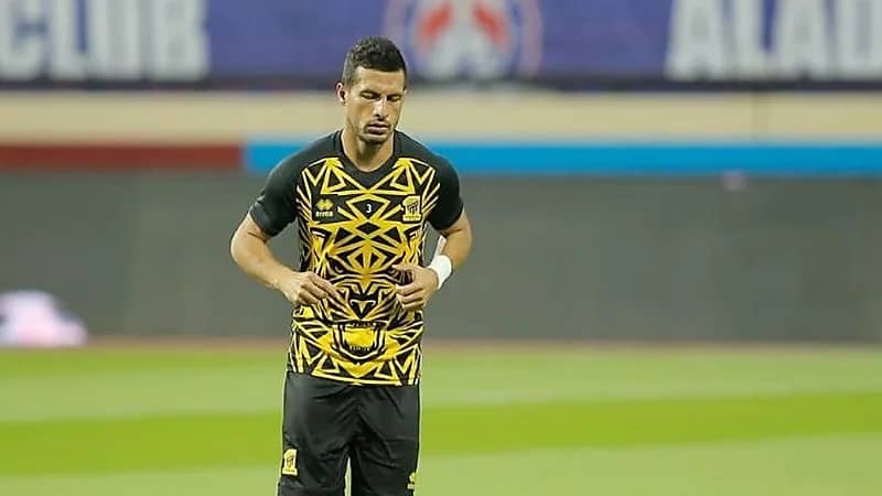 عروض سعودية وقطرية تلاحق محترف الإتحاد