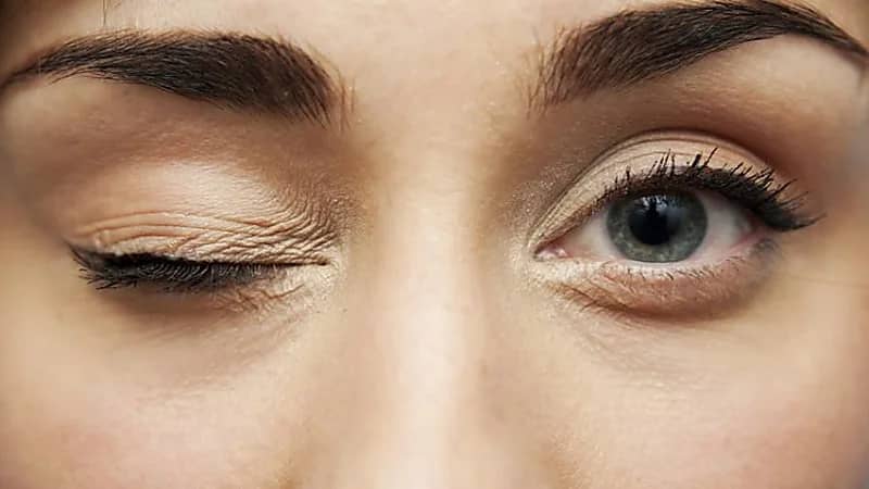 أخصائية توضح أسباب ارتعاش العينين