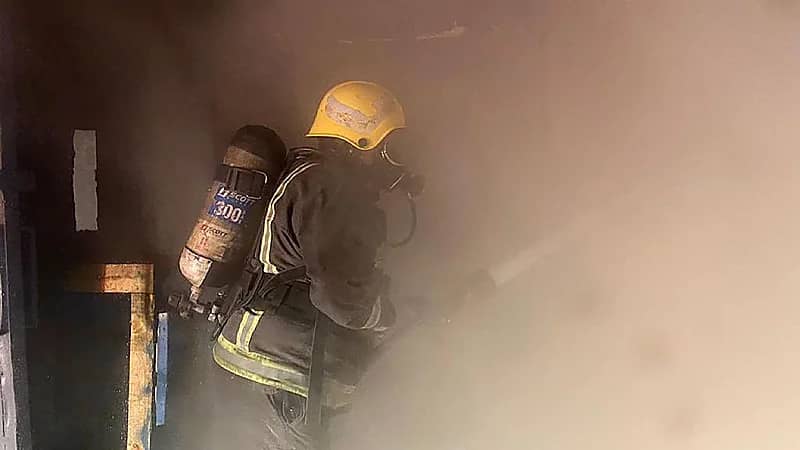 مدني الرياض يخمد حريقًا في مستودع بالصناعية الأولى