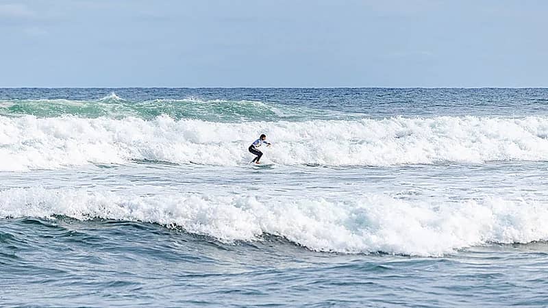 راكبات الأمواج السعوديات يخضن منافسات بطولة العالم ...صور