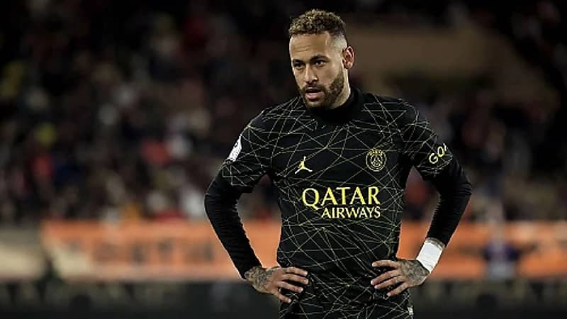 مشجع برازيلي يوصي بمنح أملاكه لنيمار