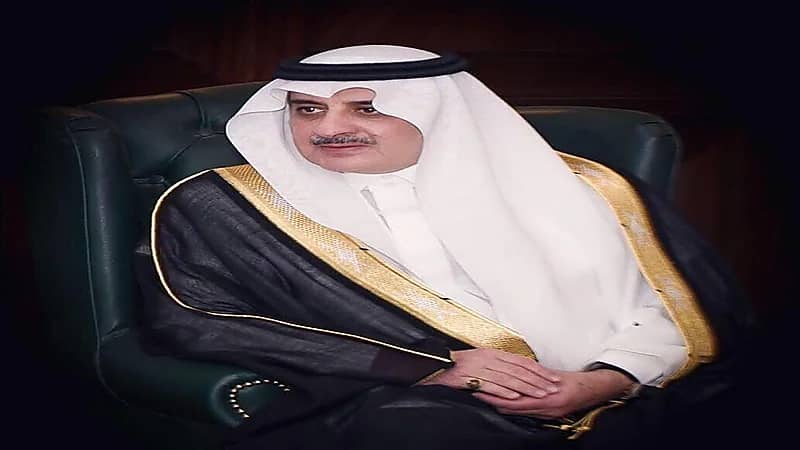 أمير تبوك يواسي أبناء الشيخ عـوده البلوي في وفاة والدهم