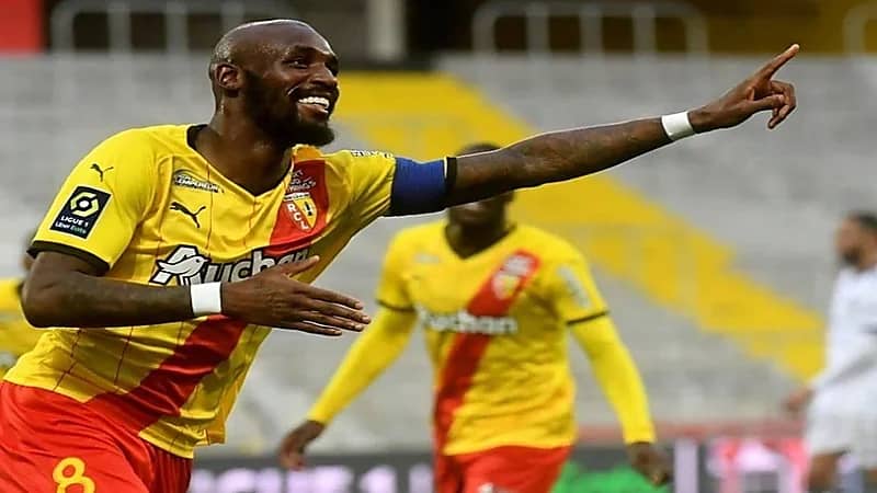 النصر مهدد بخسارة صفقة فوفانا