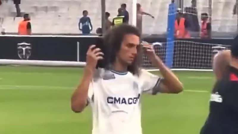 ردة فعل لاعب مارسيليا بعدما اكتشف وجود سطو على منزله .. فيديو