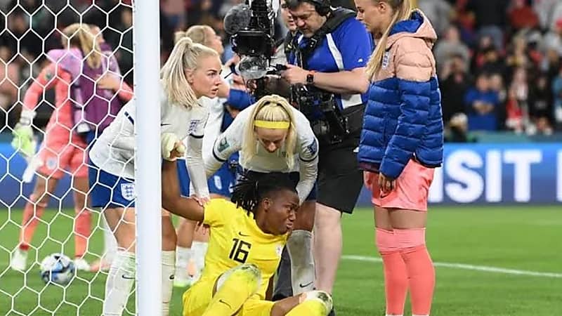 بعد مواساة حارسة نيجيريا الإشادة بلاعبة إنجلترا