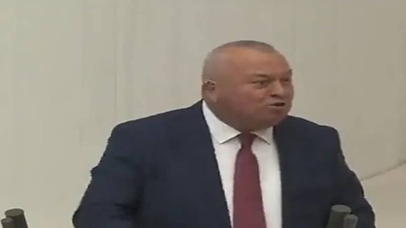 "السلام عليكم"  أم "صباح الخير" تتسببان في أزمة بالبرلمان التركي .. فيديو