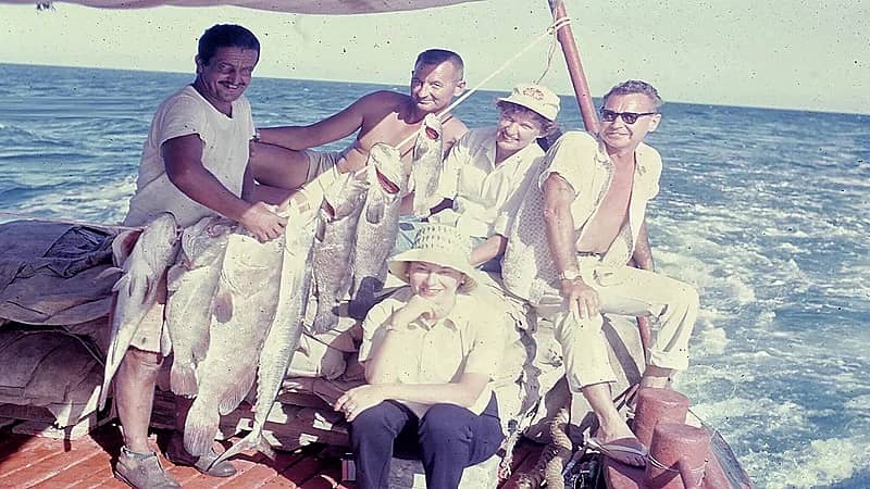 شاطئ نصف القمر في الستينيات..صور