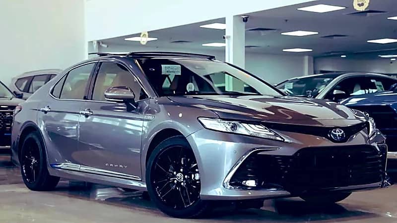 مقارنة بين أسعار بعض أنواع السيارات .. فيديو وصور