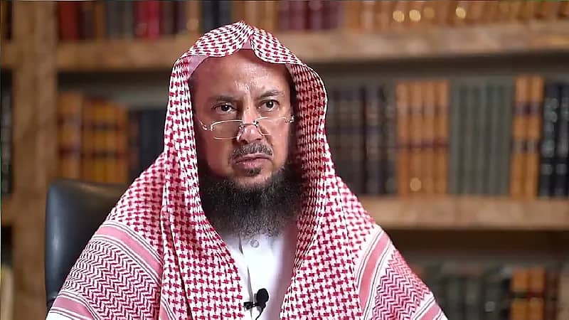 حكم إخفاء الفتاة مرض تعالجت منه عن خطيبها.. فيديو