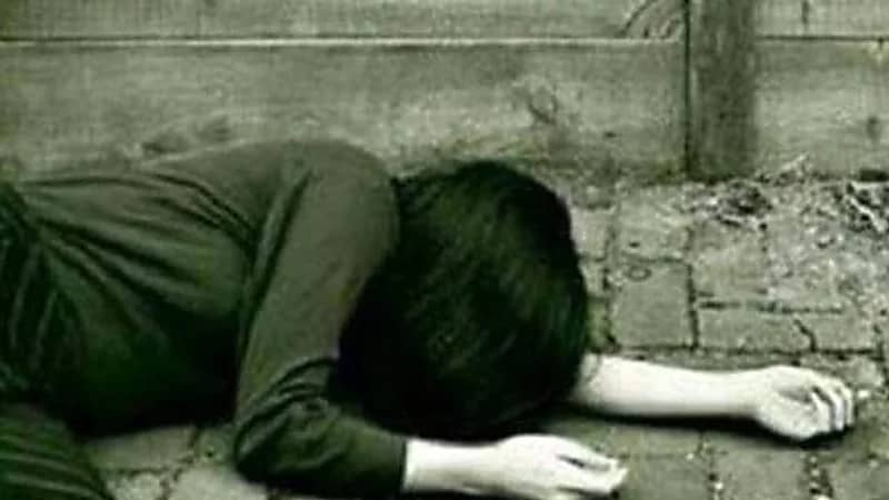 فناة توثق لحظة تعرضها لحادث أثناء عبورها الشارع .. فيديو