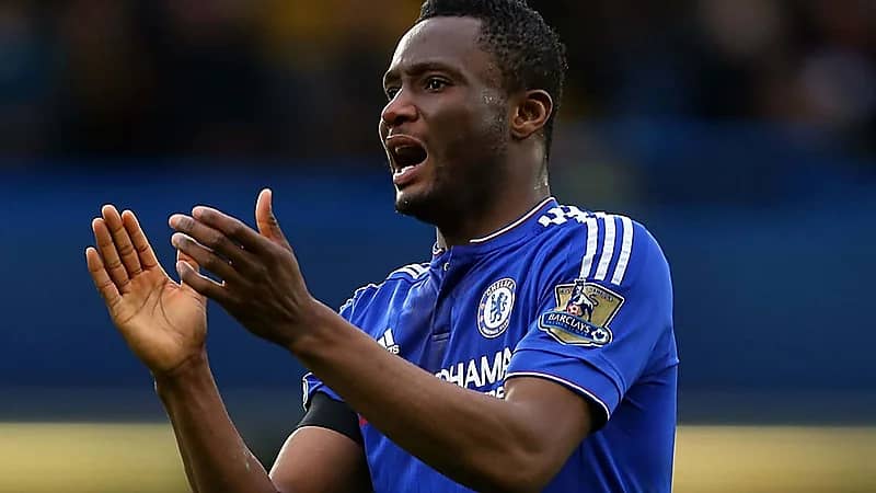 نجم تشيلسي السابق يتحدث عن معاناة لاعبي أفريقيا..فيديو