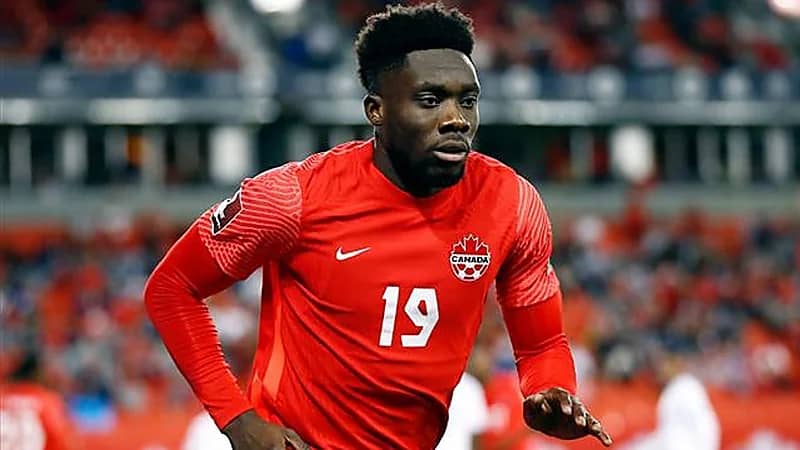 ديفيز يرفض تجديد عقده مع بايرن ميونخ