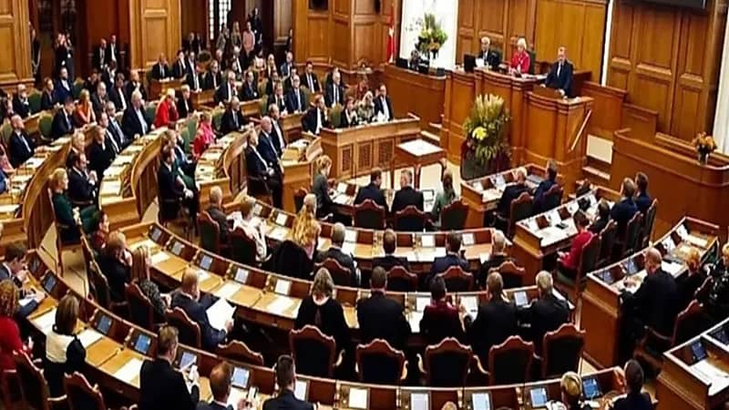 الدنمارك تقر قانونا يحظر حرق المصحف