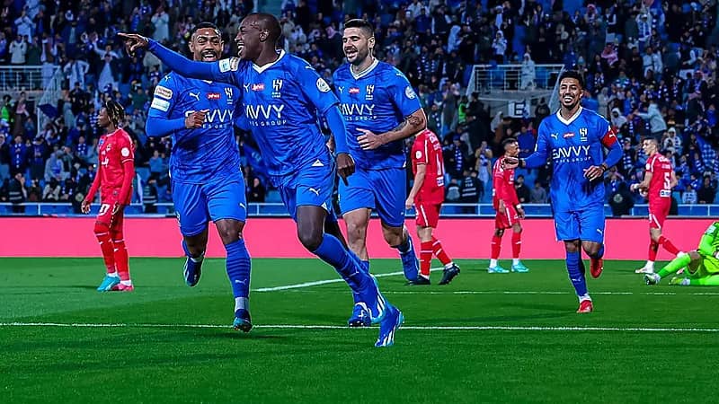 سلسلة من التغريدات العالمية بعد فوز الهلال على الوحدة   ..  صور