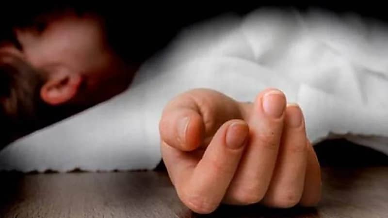 وفاة طفلة سقطت عليها حاوية نفايات