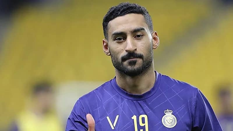 النصر يفاجئ نجم خط وسط الفريق