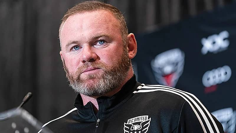 أسطورة مان يونايتد يرغب في تدريب أحد أندية روشن