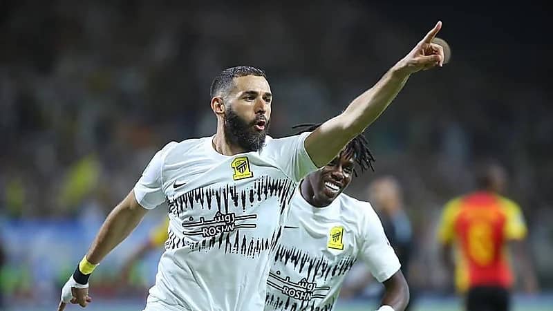 نائب رئيس الشباب: لا تسألوني عن سبب عدم قدوم بنزيما .. فيديو