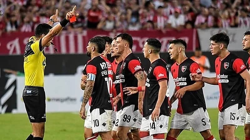 تدخل بانيغا العنيف الذي تسبب في طرده .. فيديو