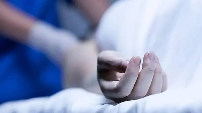 شاب يحطم رأس والدته