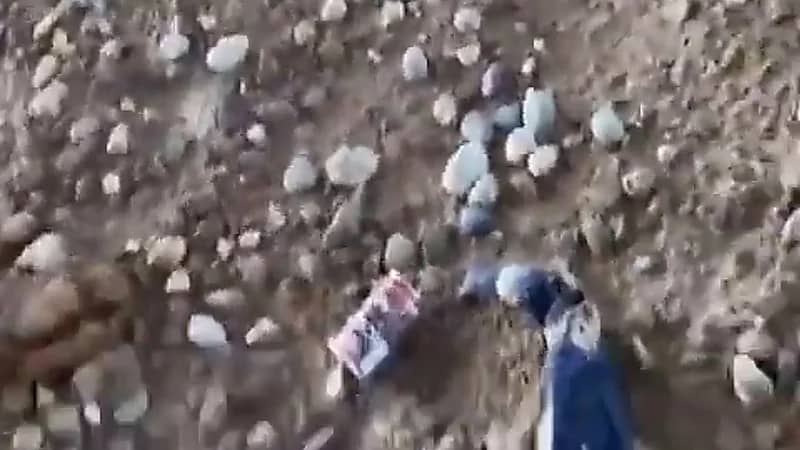 ظهور عدد كبير من أعمال السحر في نهر دجلة بعد انخفاض منسوب المياه .. فيديو