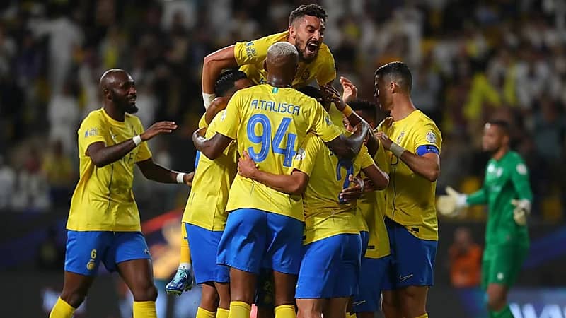 طاقم تحكيم محلي لمباراة النصر والأخدود