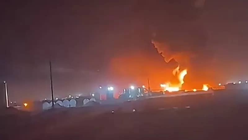 حريق ضخم يلتهم مستودعات وصهاريج نقل نفط بالعراق  ..  فيديو