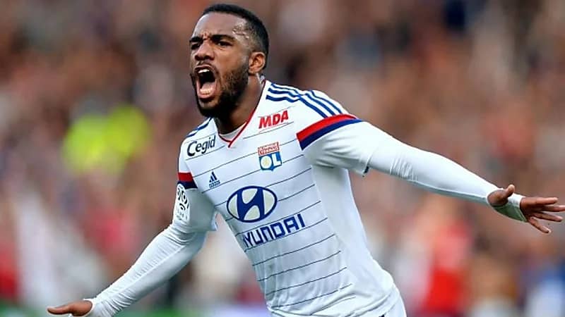 لاكازيت يحسم قراره النهائي مع عرض القادسية