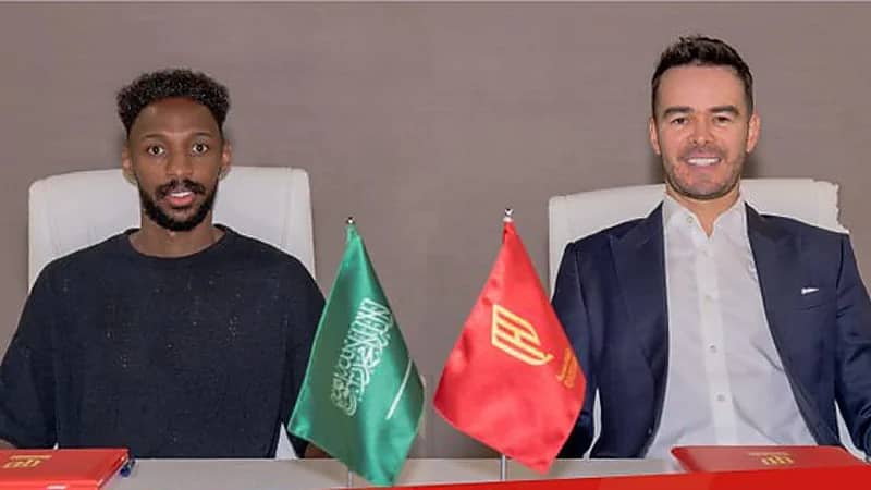 القادسية يُعلن رسميًا تعاقده مع علي هزازي