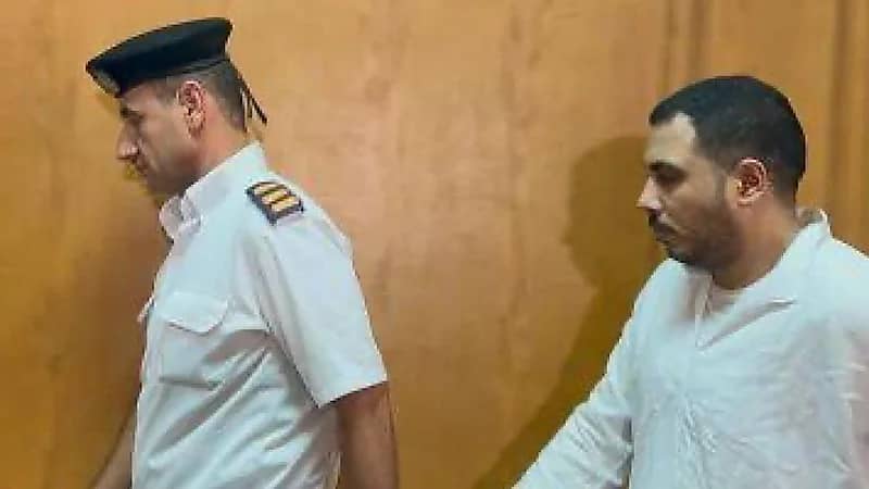 والدة "سفاح التجمع" بمصر تتفاوض مع محامي الدفاع عنه بعد إعتذار سبعة أخرين