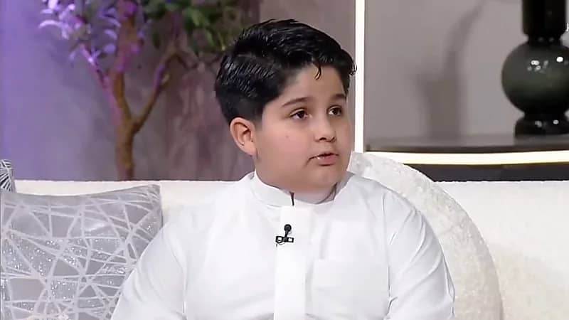 "عمره 9 سنوات" نصائح اقتصادية من أصغر وسيط عقاري بالمملكة .. فيديو