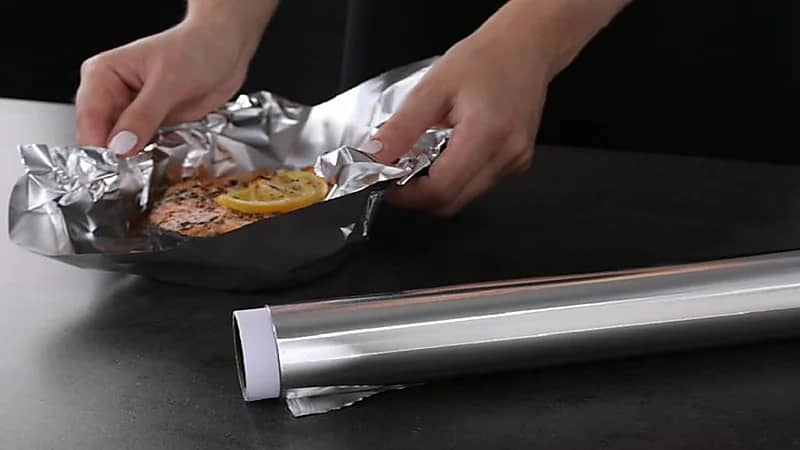 تحذير من تخزين الطعام بورق الألمنيوم