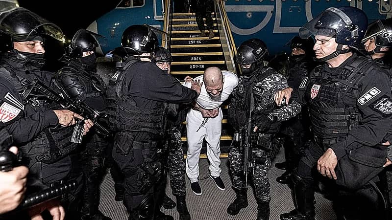 اعتقال قاضٍ وزوجته بتهمة إيواء مجرم دولي خطير